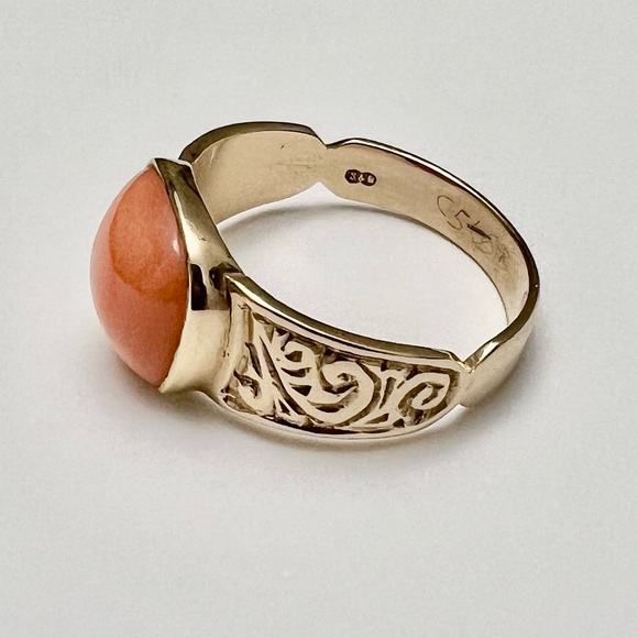 9k Gold Vintage Coral Ring with Matching 14k Coral Pendant - Picture 6 of 16